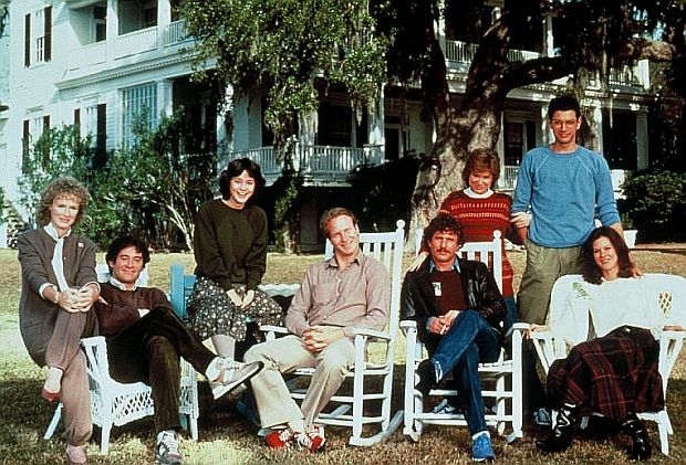 The Big Chill cast in front of the home in South Carolina where the film was shot, from left: Glenn Close, Kevin Kline, Meg Tilly, William Hurt, Tom Berenger, Mary Kay Place, Jeff Goldblum, and JoBeth Williams.