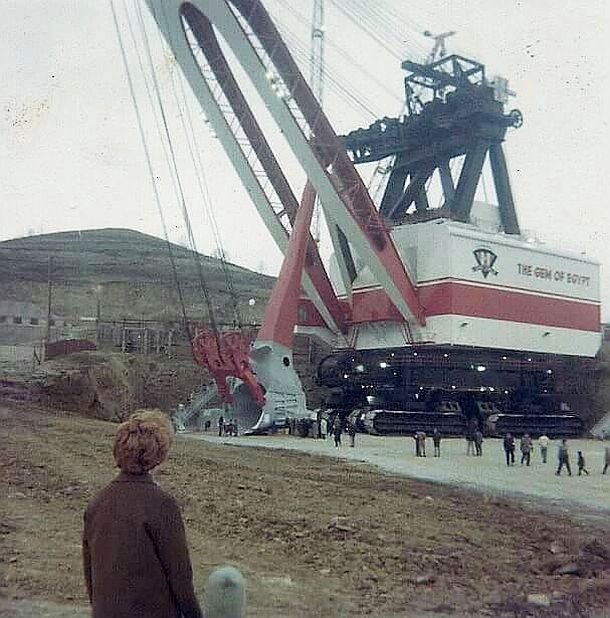 Photo of The Gem of Egypt shovel, believed to be around the time it began operating in the Egypt Valley of Ohio in the late 1960s.  Note the size of the machine relative to the people standing near its shovel and around its base. 