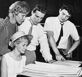 Early 1960s. Carole King at piano, with fellow Brill Building song writers Barry Mann and Cynthia Weil behind her, and husband/partner, Gerry Goffin, far right.