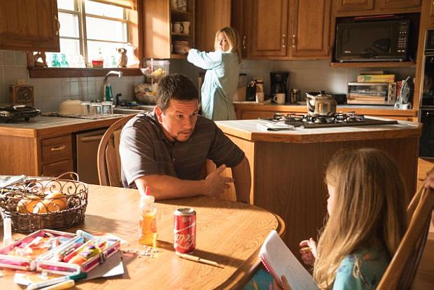 Mike Williams (Wahlberg) in film scene at home with wife (Kate Hudson) and daughter Sydney before departing for his shift on the drilling rig, is about to use a shaken Coca-Cola can as “oil reservoir” to illustrate drilling well pressures.