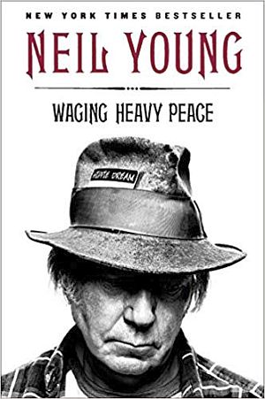 Libro de Neil Young de 2012, "Waging Heavy Peace: A Hippie Dream", 512 págs.  Haga clic para copiar.