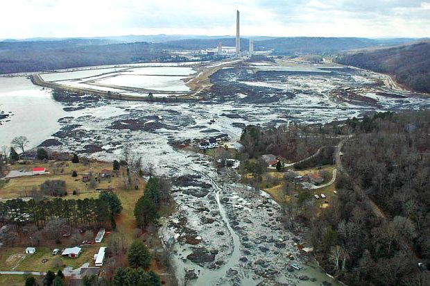 December 2008. The failure of a giant 84-acre coal ash impoundment (upper right) at TVA’s Kingston Fossil Plant in Tennessee, released 5.4 million cubic yards of ash slurry into the Emory & Clinch rivers and the downstream community of Harriman, TN.