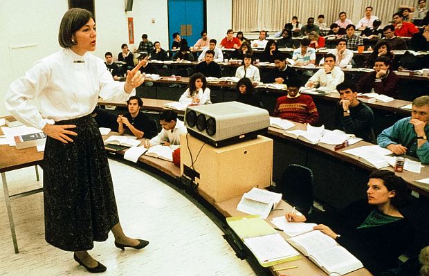 1990s.  Professor Elizabeth Warren lecturing law school students at the University of Pennsylvania.