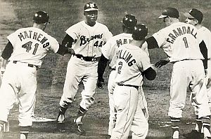 Aug 1963: H. Aaron being congratulated by teammates after hitting a Grand Slam home run off Los Angeles Dodger’s pitcher Don Drysdale. Braves won, 5-3 / UPI.