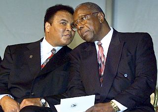 Muhammad Ali and Henry Aaron during the Presidential Citizens Medal ceremony on January 8, 2001 at the White House with President Bill Clinton.