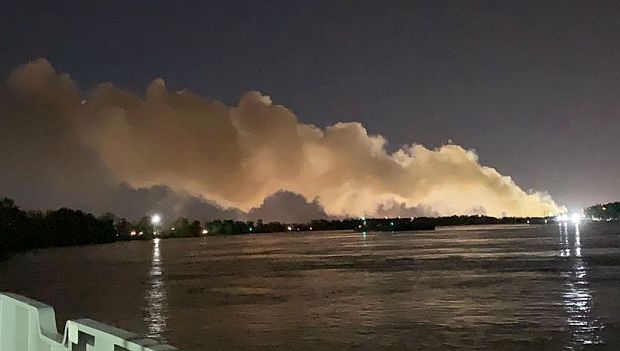 April 18, 2022.  Photo of smoke cloud from Olin fire & chlorine release at Dow’s Plaquemine, LA chemical complex on the west bank of the Mississippi River near Baton Rouge, LA   Photo: Rodney Waldroup
