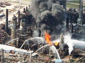 August 2007. Earlier  fire at Chevron’s Pascagoula, MS. refinery. Photo, Christy Pritchett, Press-Register.
