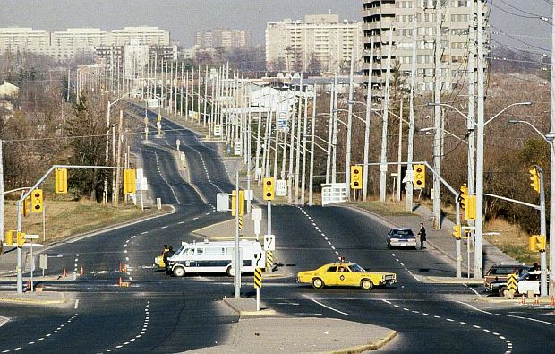 The Queen Elizabeth Way, the busiest stretch of highway in Canada, which runs through the central part of Mississauga, was closed at its eastern and western entrances to the town. Commuter traffic to Toronto was rerouted around the evacuated area, causing massive traffic jams.