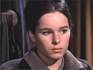 Tonya Gromeko (Geraldine Chaplin), who has grown up with Zhivago, has become a beautiful woman and will become engaged to him after schooling in Paris.