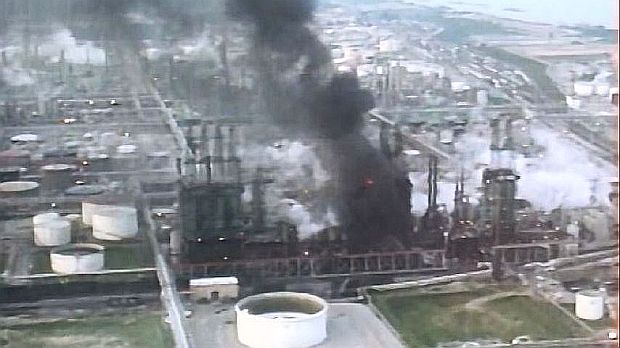 WBRZ TV footage of 1993 fire burning at  Exxon’s Baton Rouge refinery following explosion at the East Coker Unit, shown here, lower center-right with some flame visible, which sent heavy smoke & debris into residential area. 