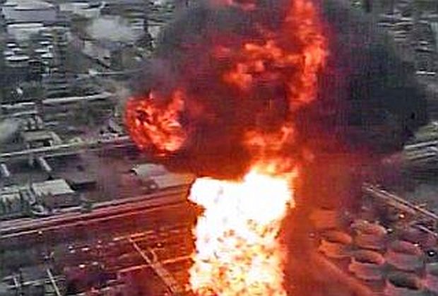 Nov 22, 2016. Exxon Mobil Baton Rouge refinery security video captured  the isobutane release and subsequent fire, shown here after about 35 seconds  into the incident. Four workers there were seriously burned. Source: CSB.